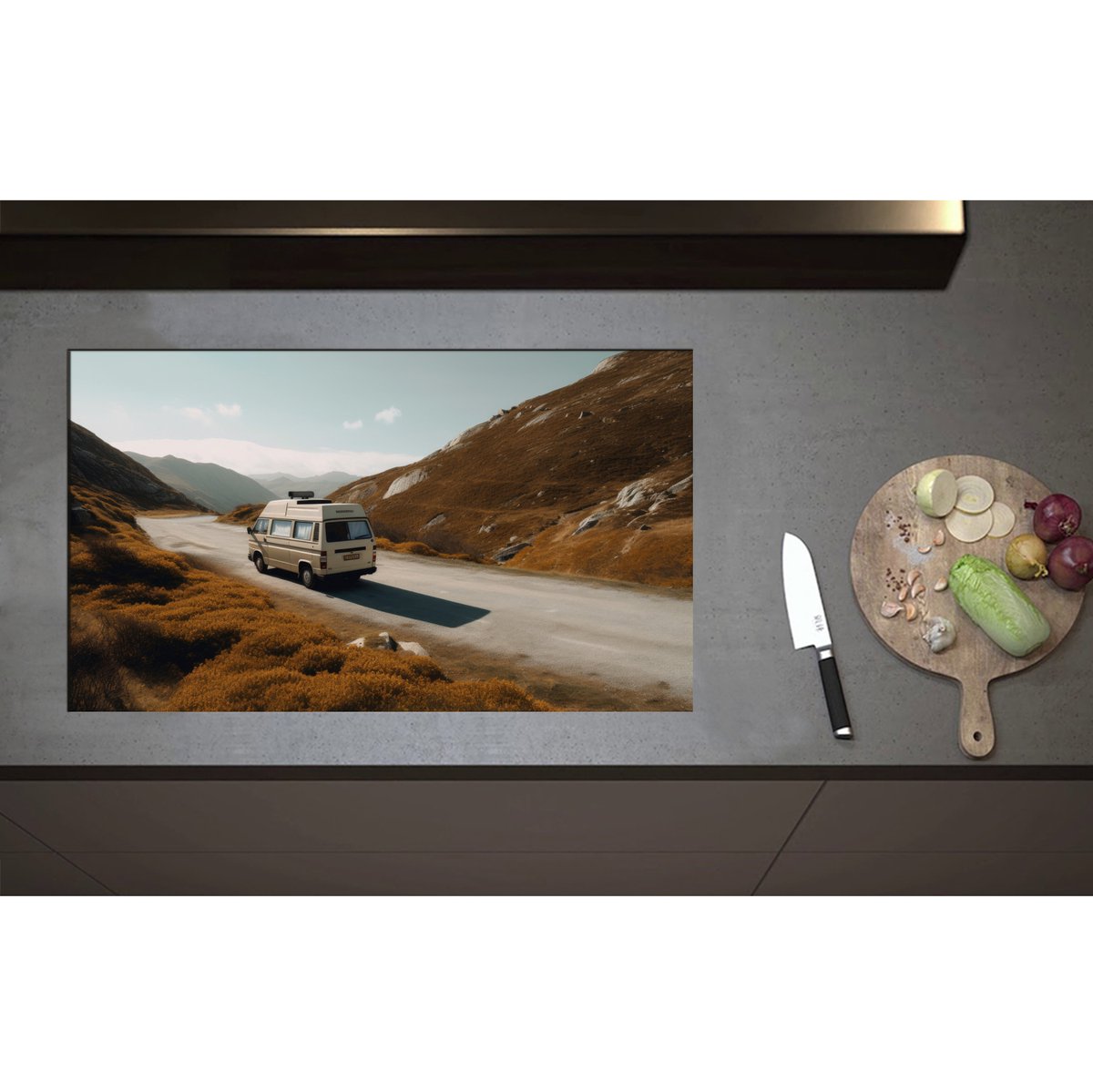 Inductieplaat Beschermer - Camper in Berglandschap - 85x50 cm - 2 mm Dik - Inductie Beschermer - Bescherming Inductiekookplaat - Kookplaat Beschermer van Zwart Vinyl