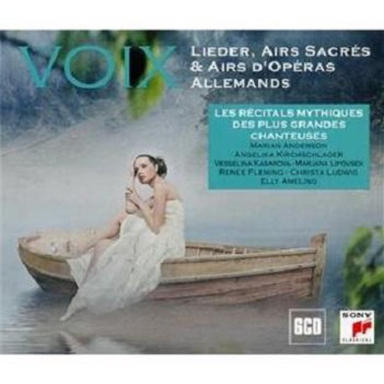 Vrouw in boot, met de tekst 'VOIX LIEDER, AIRS SACRES & AIRS D'OPÉRAS ALLEMANDS LES RÉCITALS MYTHIQUES DES PLUS GRANDES CHANTEUSES'