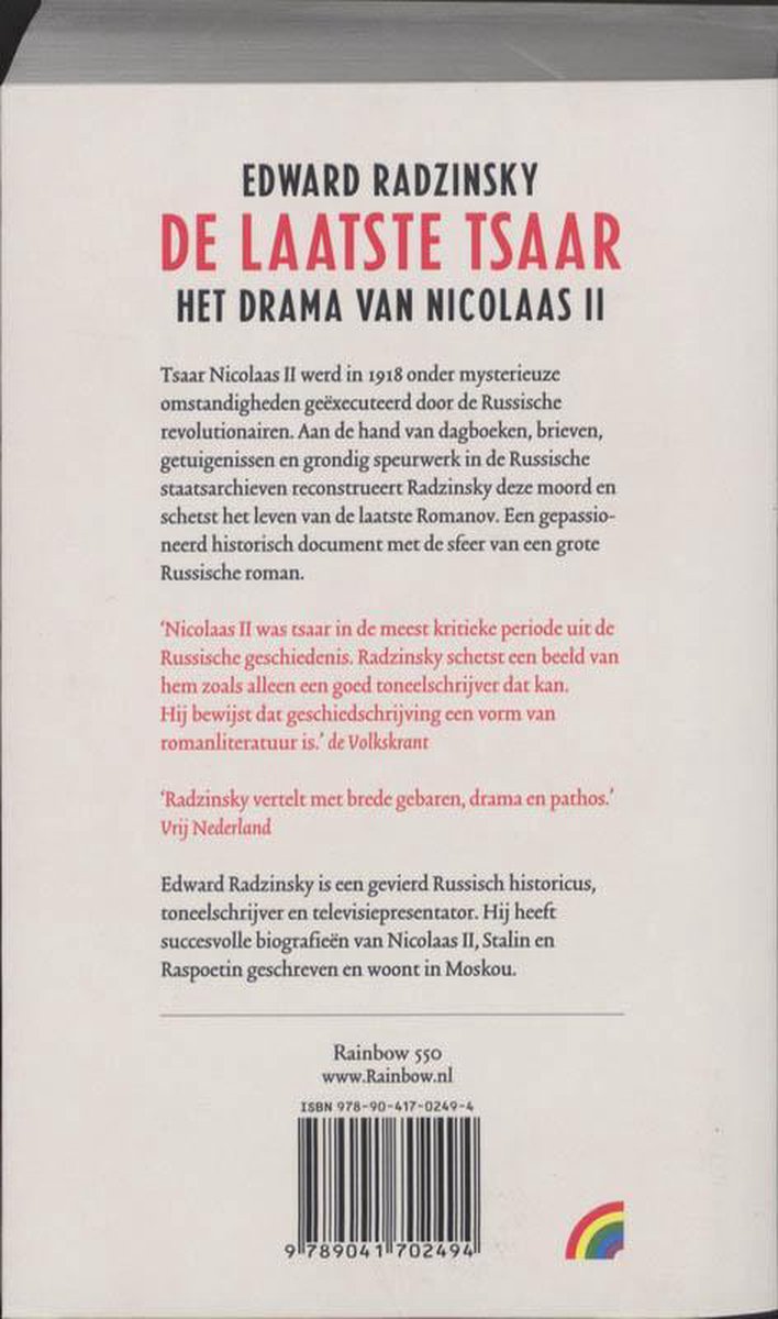 Achterkant van het boek 'De Laatste Tsaar', met tekst en een regenbooglogo.
