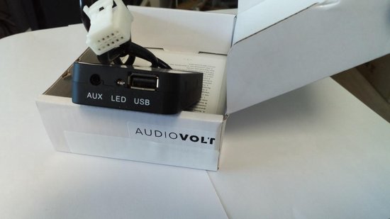 Bluetooth interface adapter (muziek streamen)  inclusief Aux en USB geschikt voor Radio / autoradio Toyota Corolla (ook Verso) 2004-2011 indien de auto een van de afgebeelde radio's heeft (zie foto en omschrijving) 6+6 pins  Audiovolt TOY 1 - Merkloos
