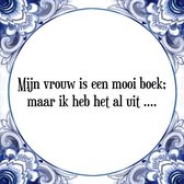 Tegeltje met Spreuk (Tegeltjeswijsheid): Mijn vrouw is een mooi boek; maar ik heb het al uit .... + Kado verpakking & Plakhanger