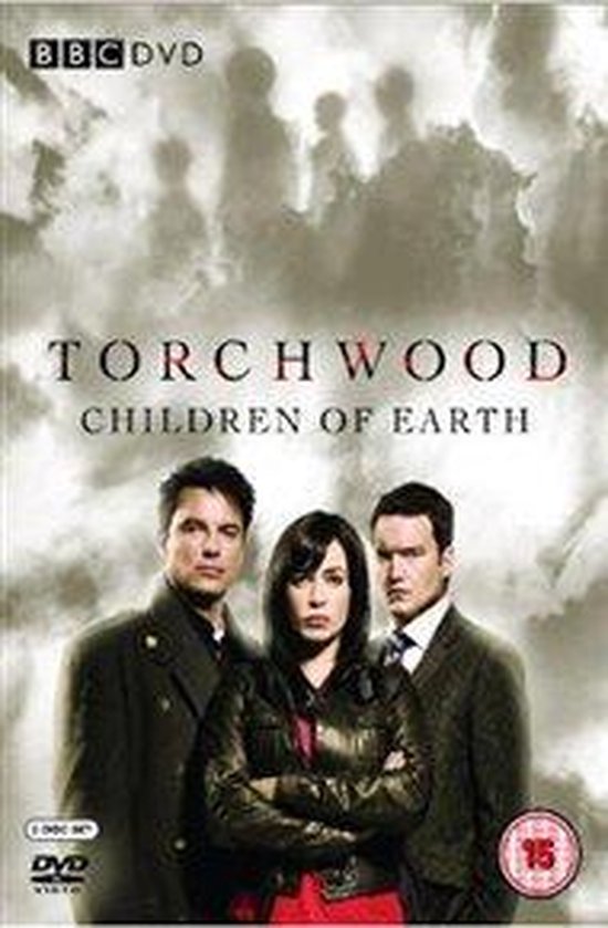 DVD-hoes van Torchwood: Children of Earth met drie personen op de voorgrond en wazige figuren op de achtergrond.
