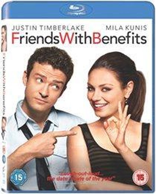 Justin Timberlake en Mila Kunis in 'Friends With Benefits' Blu-ray hoesje. Justin wijst naar Mila, die met haar vingers een 'ok'-gebaar maakt.