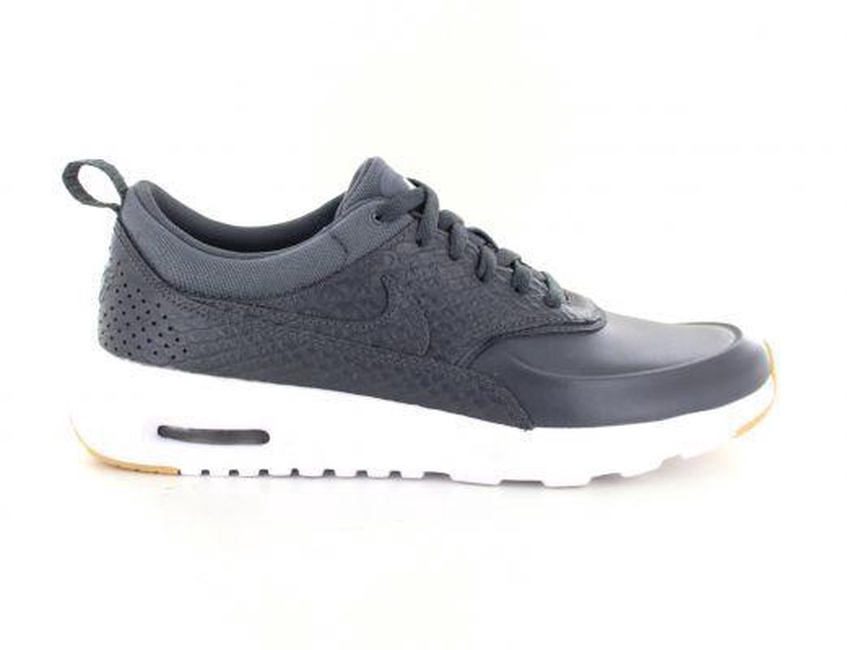 stel je voor Pebish toenemen Nike Air Max Thea Premium Sneakers Dames - zwart | bol.com