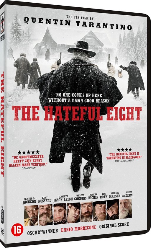 DVD hoes van "The Hateful Eight" met een man in een zwarte jas in de sneeuw. Met Quentin Tarantino en cast-foto's.