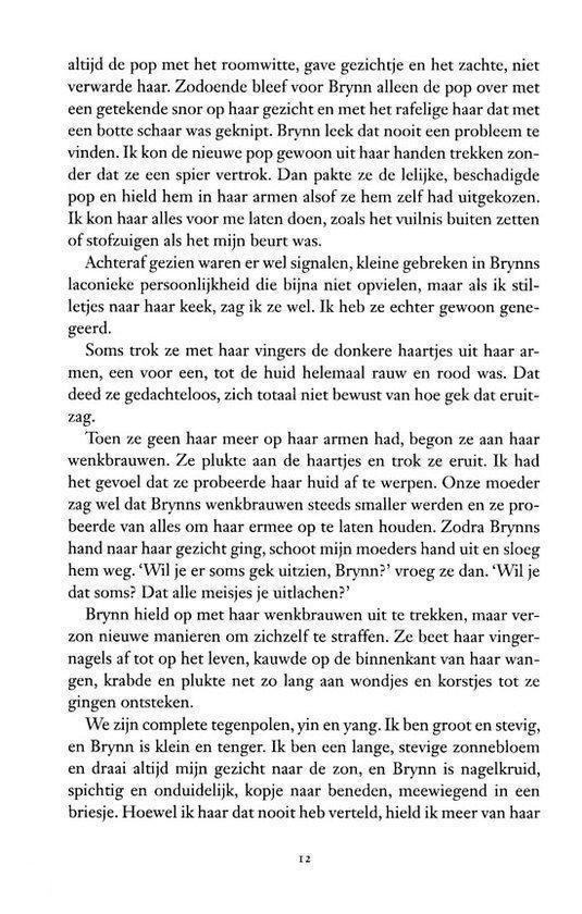 altijd de pop met het roomwitte, gave gezichtje en het zachte, met vervaarde haar. Zodoende bleef voor Brynn alleen de pop over met een getekende snor op haar gezicht en met de rafelige haar dat met een botte schaar was geknipt.