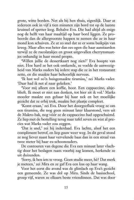 Kaft van een boek met witte letters op een blauwe achtergrond.