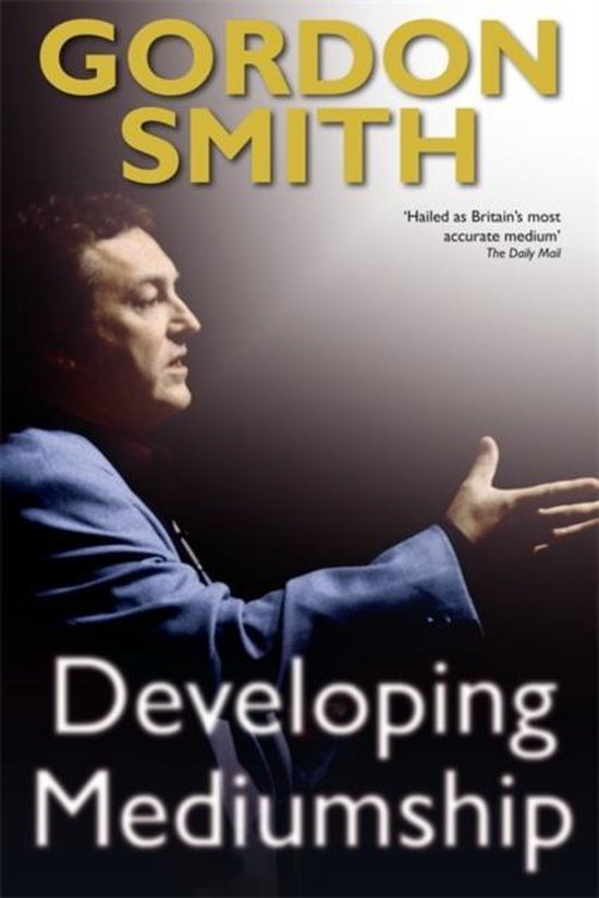 Boek 'Developing Mediumship' met Gordon Smith in een blauw pak, wijdingsspreuken.