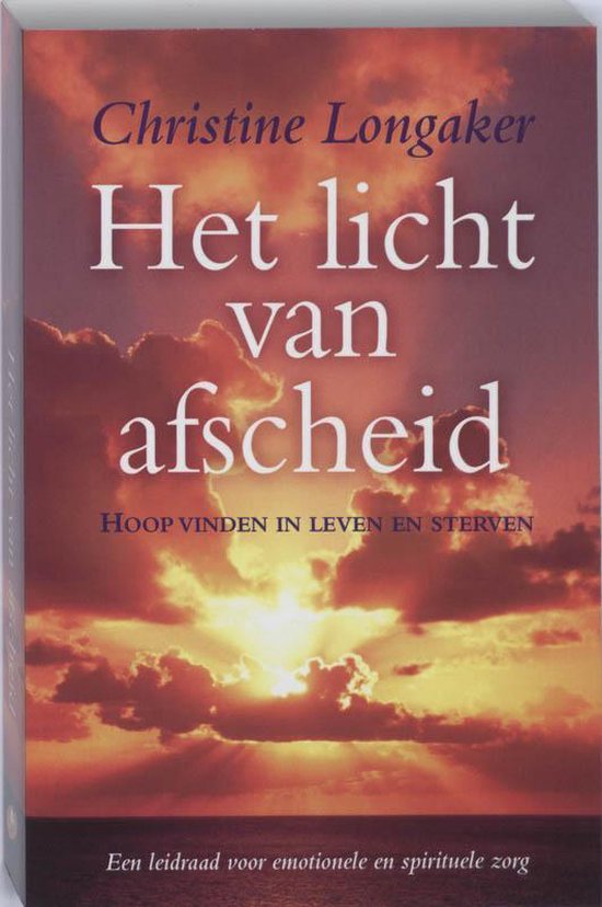 Boekomslag van 'Het licht van afscheid' door Christine Longaker. De titel staat in grote witte letters op een achtergrond van dramatische zonsondergangwolken.