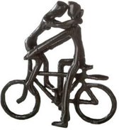 Sculptuurtje Liefdespaar op fiets beeldje themacadeaus