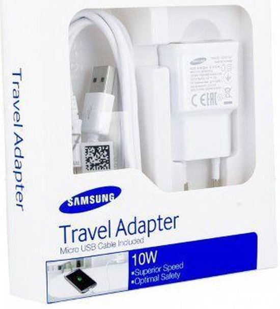 Doos van Samsung reisadapter 10W met Micro USB-kabel, met afbeelding van telefoon opladend.