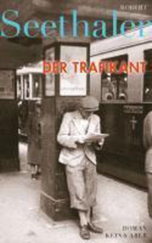 Boek 'Der Trafikant' van Seethaler. Jongen met pet leest krant bij perron.