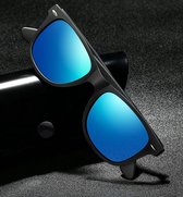 ESTOUS WAYFARER UNI Gepolariseerde zonnebril met zwart frame en ijsblauwe glazen.