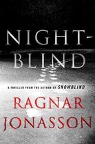 Boekomslag van Nightblind, een thriller van Ragnar Jonasson. Donkere achtergrond met tekst.
