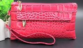Fashionidea – mooie kleine fuchsia roze avondtas van kunstleer met alligator look en goudkleurige details, een echte mini clutch