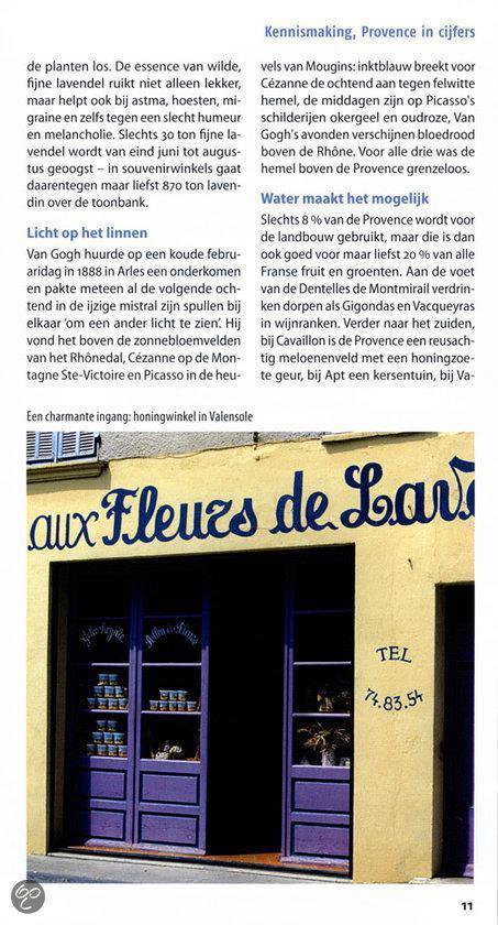Een winkelpand met de tekst 'Aux Fleurs de Lavande' in het Frans, met paarse luiken en deuren.