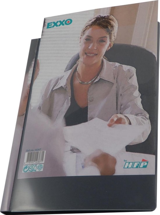 Een close-up van een glimlachende vrouw met een lichtblauw jasje in een kantooromgeving.