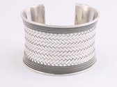 Zware brede zilveren klemarmband met vlechtmotief en kabelpatronen
