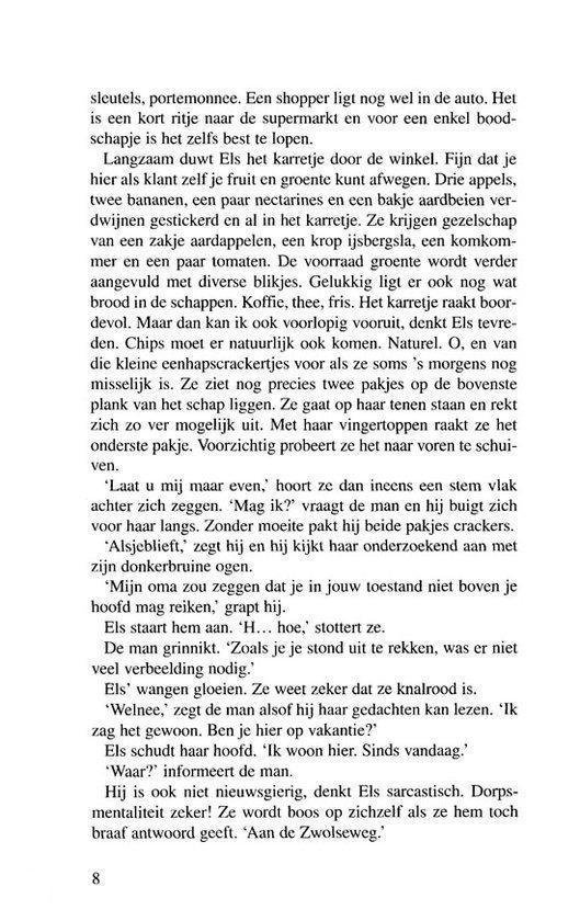 Een zwart-wit close-up van een paginagrote tekst met een klein nummer 8 rechtsonder.