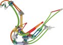 Een K'NEX-constructie van een vogel met een lange nek en een oranje, groen en gele kleur.