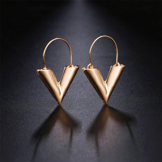 Essential v earrings Louis Vuitton Gold in Gold plated - 23039219