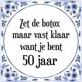 Verjaardag Tegeltje met Spreuk (50 jaar: Zet de botox maar vast klaar, want je bent 50 jaar + cadeau verpakking & plakhanger