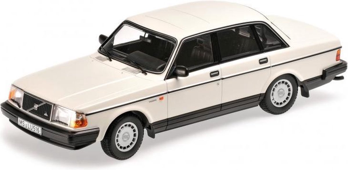 Minichamps Volvo 240 GL 1:18