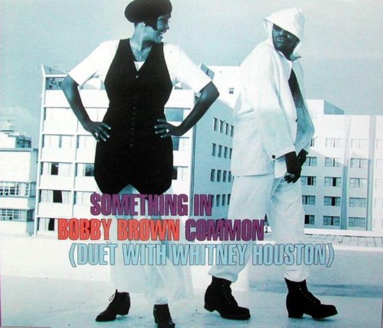 Whitney Houston en Bobby Brown poseren op een dak, met de tekst "SOMETHING IN" en "BOBBY BROWN COMMON (DUET WITH WHITNEY HOUSTON)".