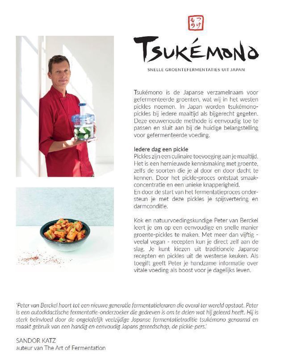 Peter van Berkel met een potje Tsukémono in zijn hand. Naast hem een kom met ingelegde groenten.