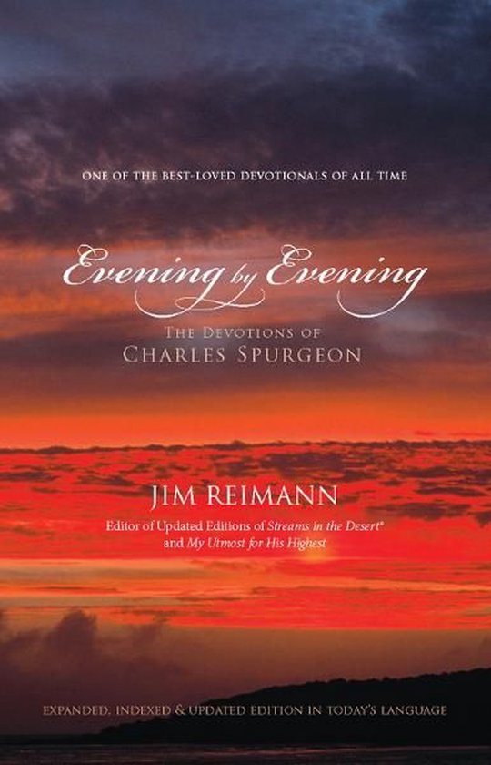 Boek 'Evening by Evening: The Devotions of Charles Spurgeon'. Met een zonsondergang op de omslag.