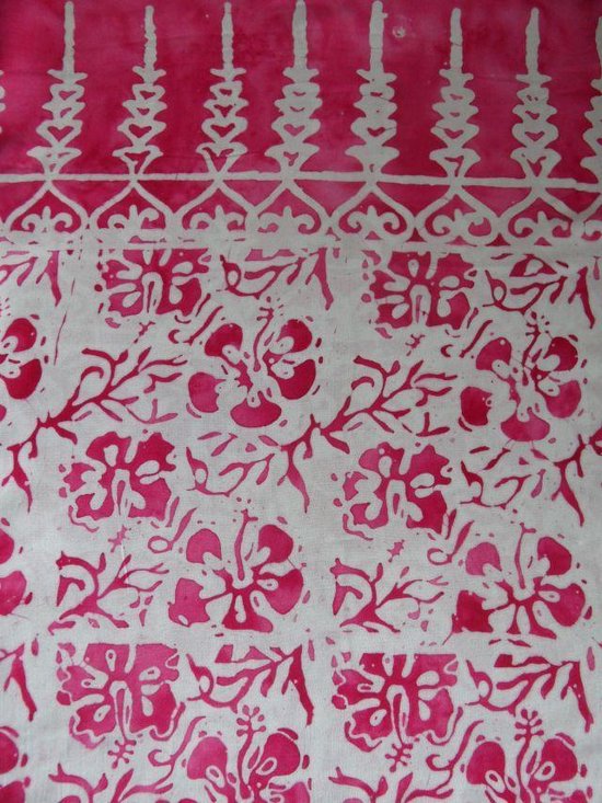 Sarong, pareo, hamamdoek, extra figuren bloemen patroon lengte 140 cm breedte 180 cm kleuren roze wit dubbel geweven extra kwaliteit.
