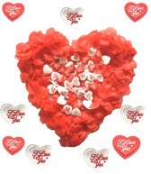 Rozenblaadjes 1000 stuks van stof / 50x rood 50x witte hartjes met "I LOVE YOU" / rode rozenblaadjes - hartjes decoratie / Rode strooi rozenblaadjes / huwelijk / verjaardag / verloving versiering / Tafeldecoratie .