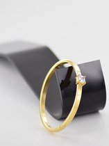 Armband vierkante steen met strakke armband goud kleur