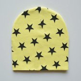 Babymutsje met sterren geel