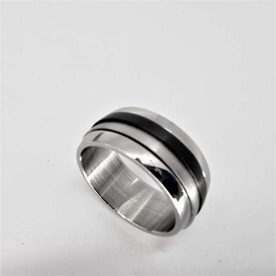 RVS brede - stress - spinning - ringen - maat 23 - triple kleur. Deze ring is zowel geschikt voor dame of heer.