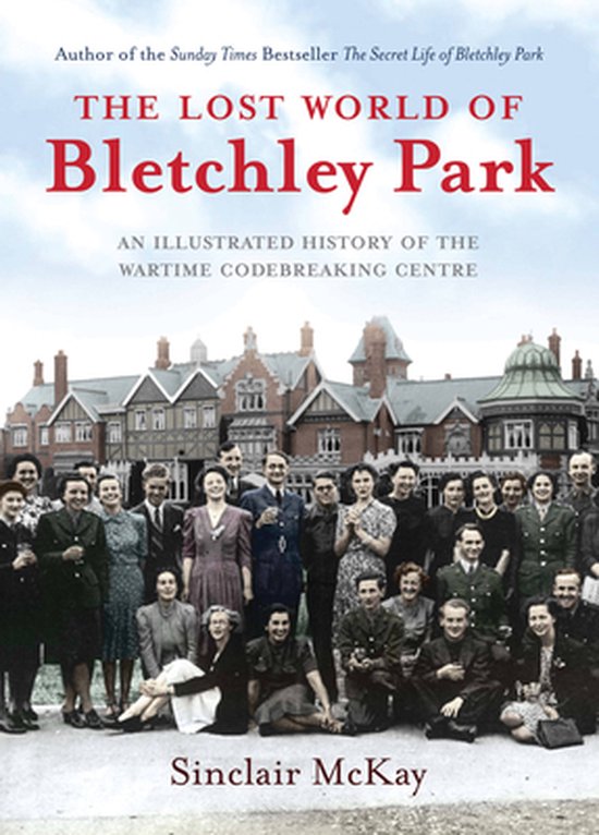 Boekomslag van 'The Lost World of Bletchley Park', met een groep mensen voor een groot gebouw.