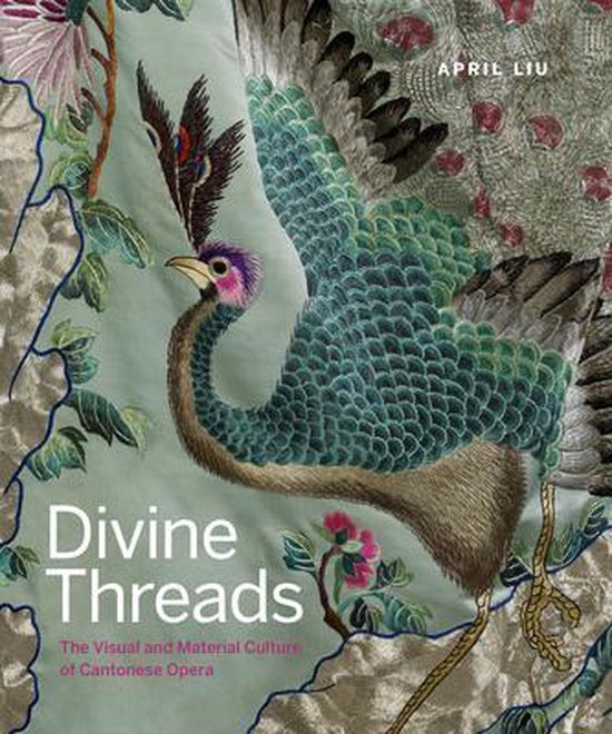 Boekomslag 'Divine Threads' met gedetailleerd groen pauweborduurwerk op een lichtblauwe achtergrond.