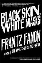 Boek cover Black Skin, White Masks van Frantz Fanon