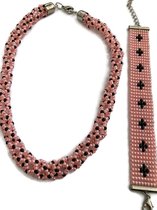 UITVERKOOP !!!Petra's Sieradenwereld - Handgemaakte ketting met kleine kraaltjes met bijpassende armband (889)