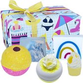 Bomb Cosmetics Good Vibes Gift Pack kado doos met bad, zeep en verzorgingsproducten