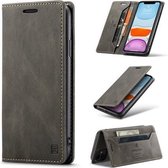 AutSpace - Hoesje geschikt voor iPhone 11 - Wallet Book Case - Magneetsluiting - met RFID bescherming - Bruin