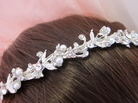 Tiara zilver | Bloemetjes - Diamantjes - Parels | Vintage | Haarsieraad - Haarversiering - Haaraccessoire | Bruidskapsel - Bruid - Gala - Gelegenheid | Breedte 1,3 cm