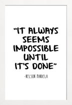 JUNIQE - Poster in houten lijst Onmogelijk - Quote van Nelson Mandela