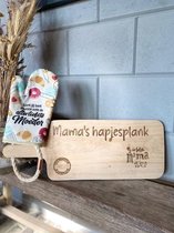 Broodplank met de tekst Mama's hapjesplank + Ovenhandschoen met de tekst `Want jij bent gewoon echt de allerliefste moeder` +  / moederdag / moederdag cadeau / mama / oma