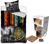 Harry Potter Dekbedovertrek- Katoen- 1persoons- 140x200- Dekbed Banners Hogwarts school, incl. Drinkbeker Harry Potter Cadeau set- Marauders Map- 3 delig