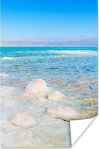 Zoutkristallen in het water van de Dode Zee bij het Aziatische Jordanië Poster 120x180 cm - Foto print op Poster (wanddecoratie woonkamer / slaapkamer) / Azië Poster / Zee en Strand XXL / Groot formaat!