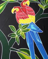 Handbeschilderde hamamdoek, sauna doek, pareo, sarong ,sari, figuren bloemen papegaaien patroon lengte 115 cm breedte 165 kleuren rood blauw zwart groen geel oranje. sinterklaascadeau vrouw, kerstcadeau vrouw,