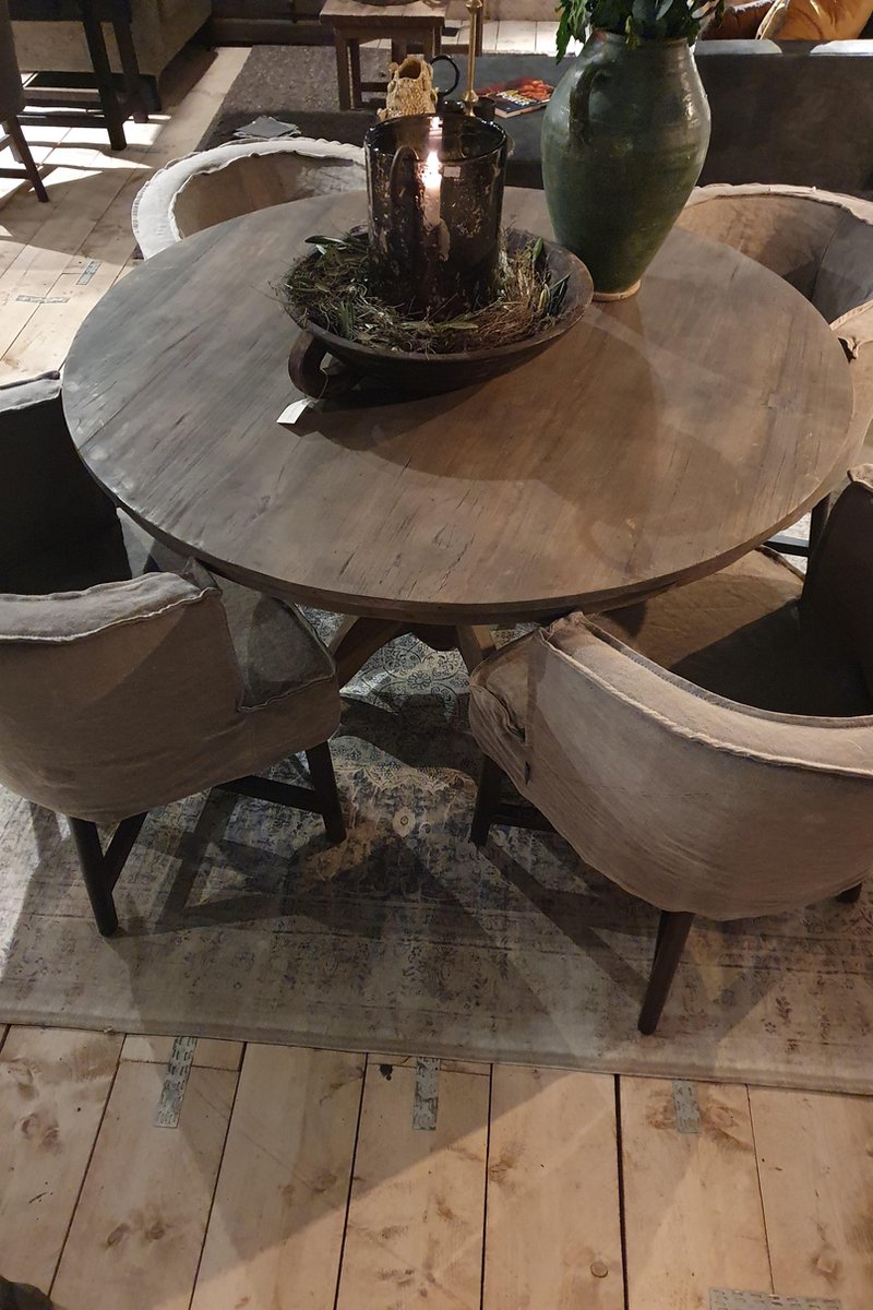 Aura Peeperkorn| ronde eettafel| 135 cm/ teakhout| eettafel NYNKE van AURA PEEPERKORN| ronde eettafel| eettafel diameter 135 cm