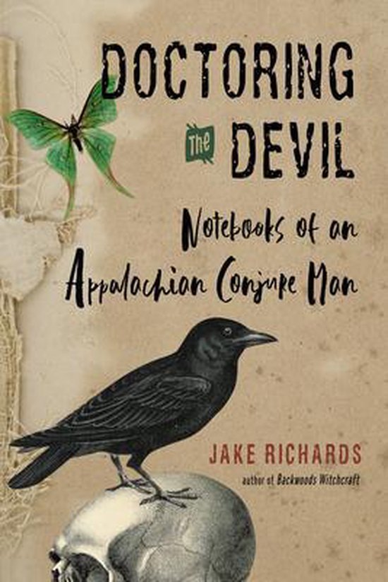 Boekomslag van "Doctoring the Devil: Notebooks of an Appalachian Conjure Man" met een groene vlinder, een kraai en een schedel.