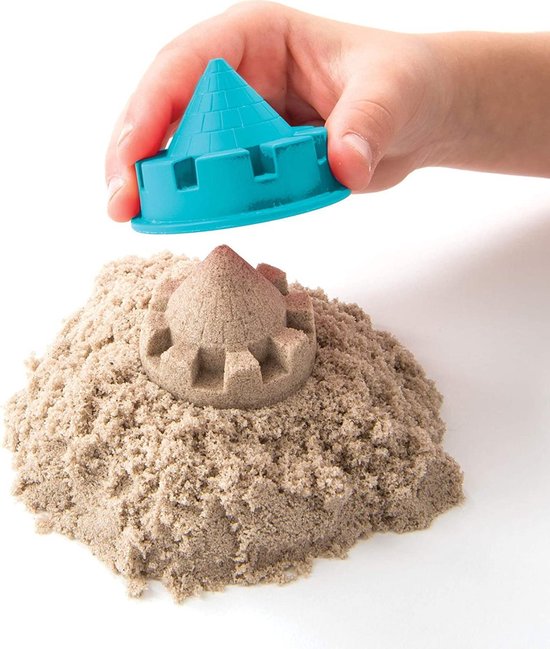 Kinetic Sand, supergrote emmer met 2,7 kg. Hier verkrijgbaar.